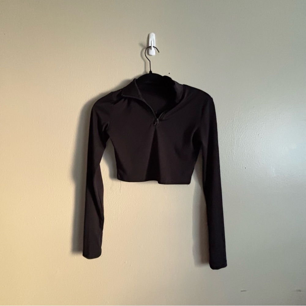 Black Long Sleeve Crop Top
